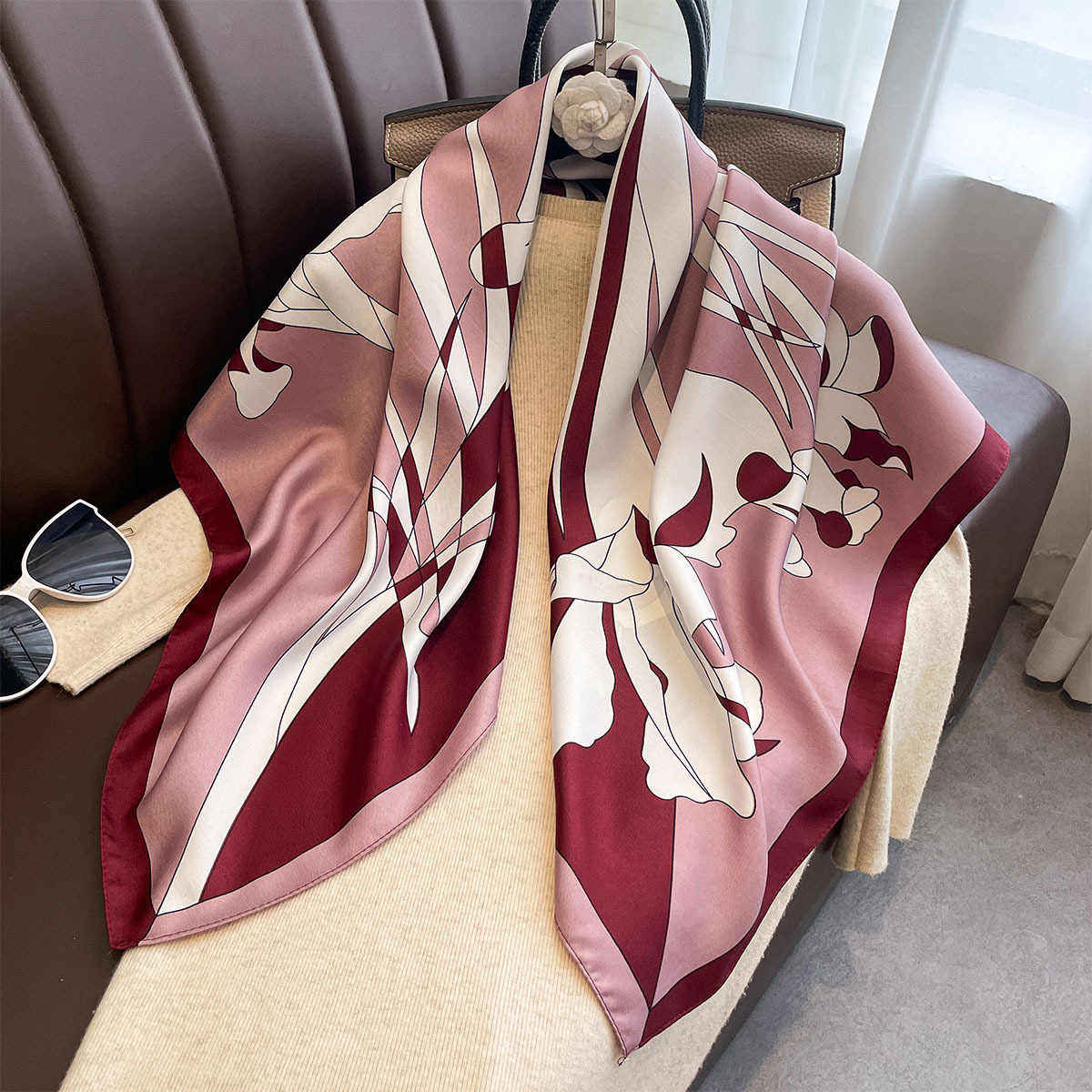 Ascot Neck Scarf - Foulard carré de luxe en sergé