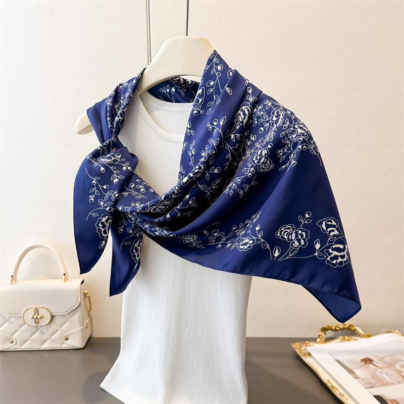 Écharpe carrée de luxe Vintage - Ascot Neck Scarf avis et prix