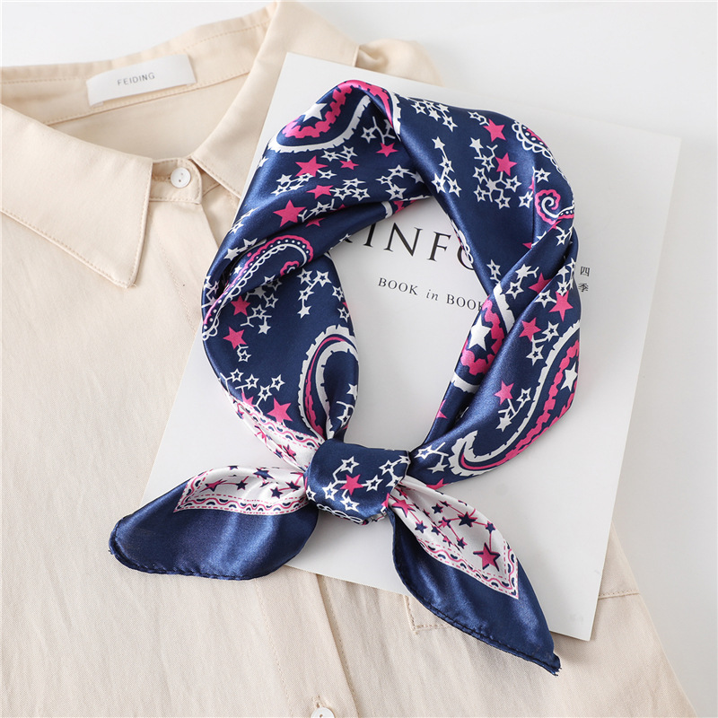 Foulard carré de luxe en soie  - Face Scarf Mask avis et prix