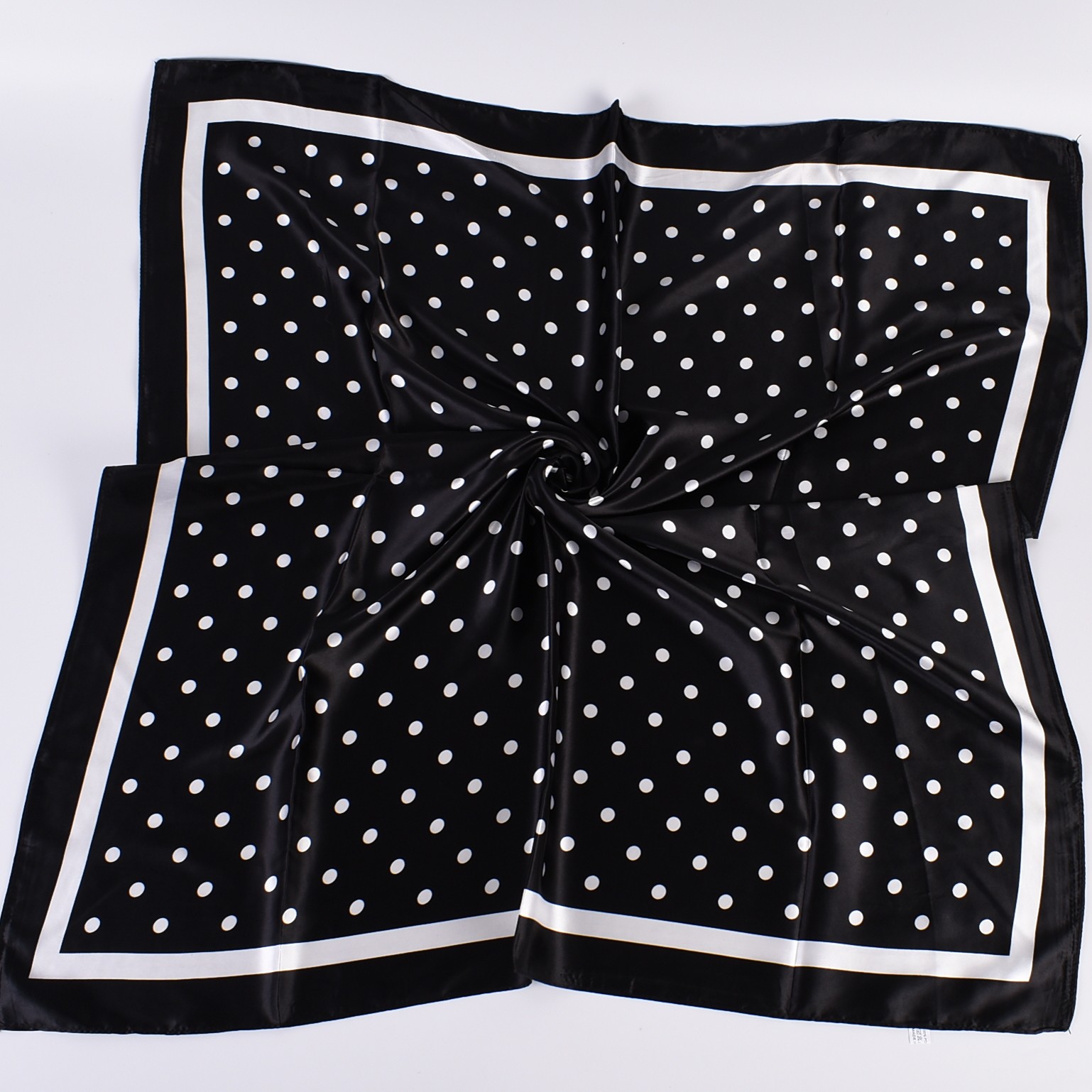 Grand foulard carré à pois ond - Face Scarf Mask avis et prix