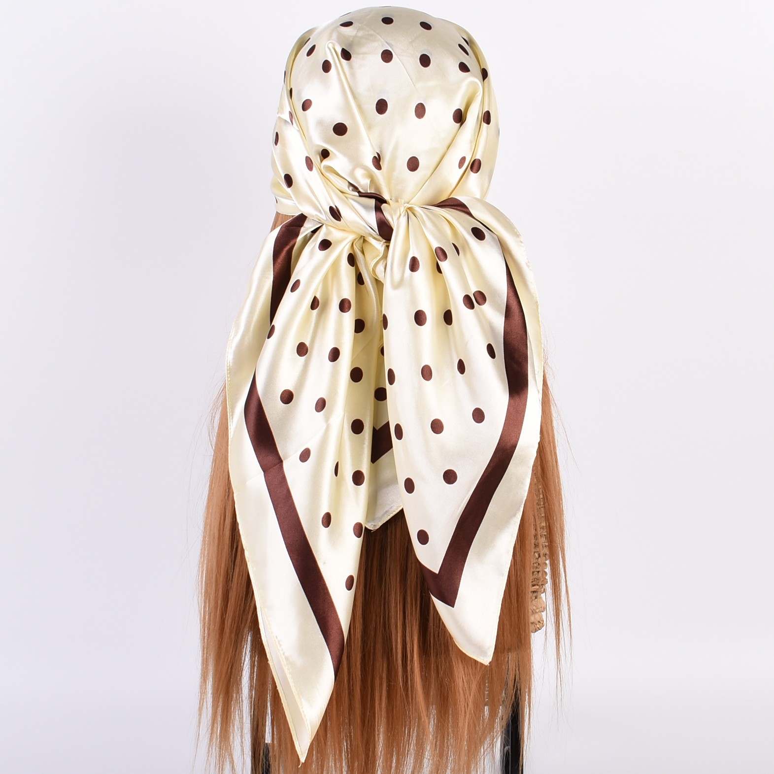 Grand foulard carré à pois ond - Face Scarf Mask avis et prix