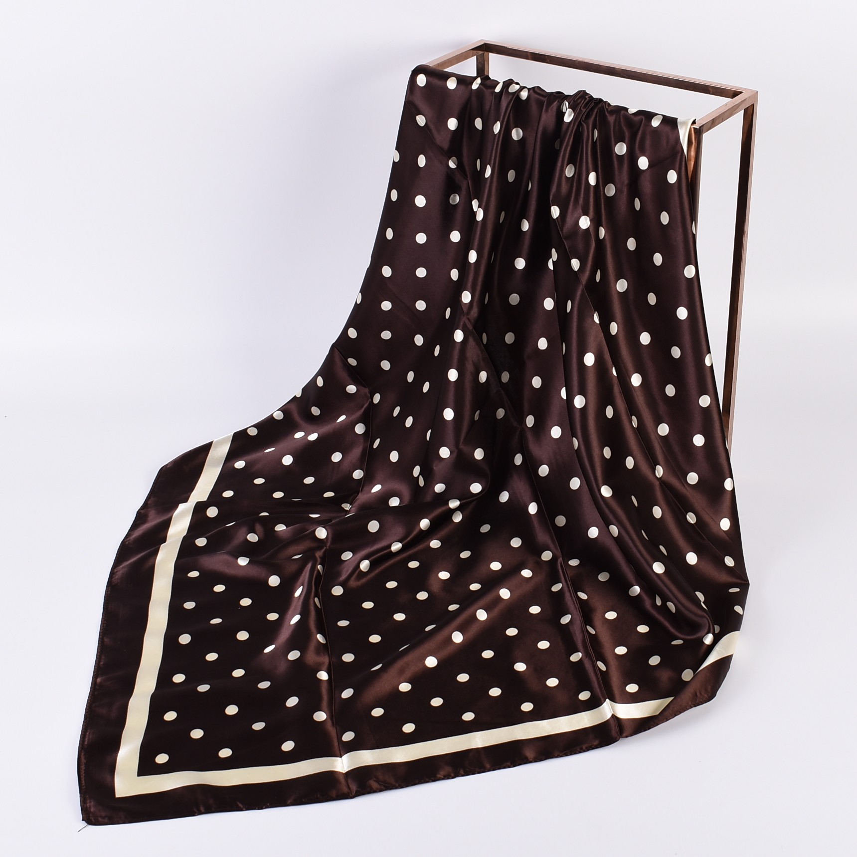 Grand foulard carré à pois ond - Face Scarf Mask avis et prix